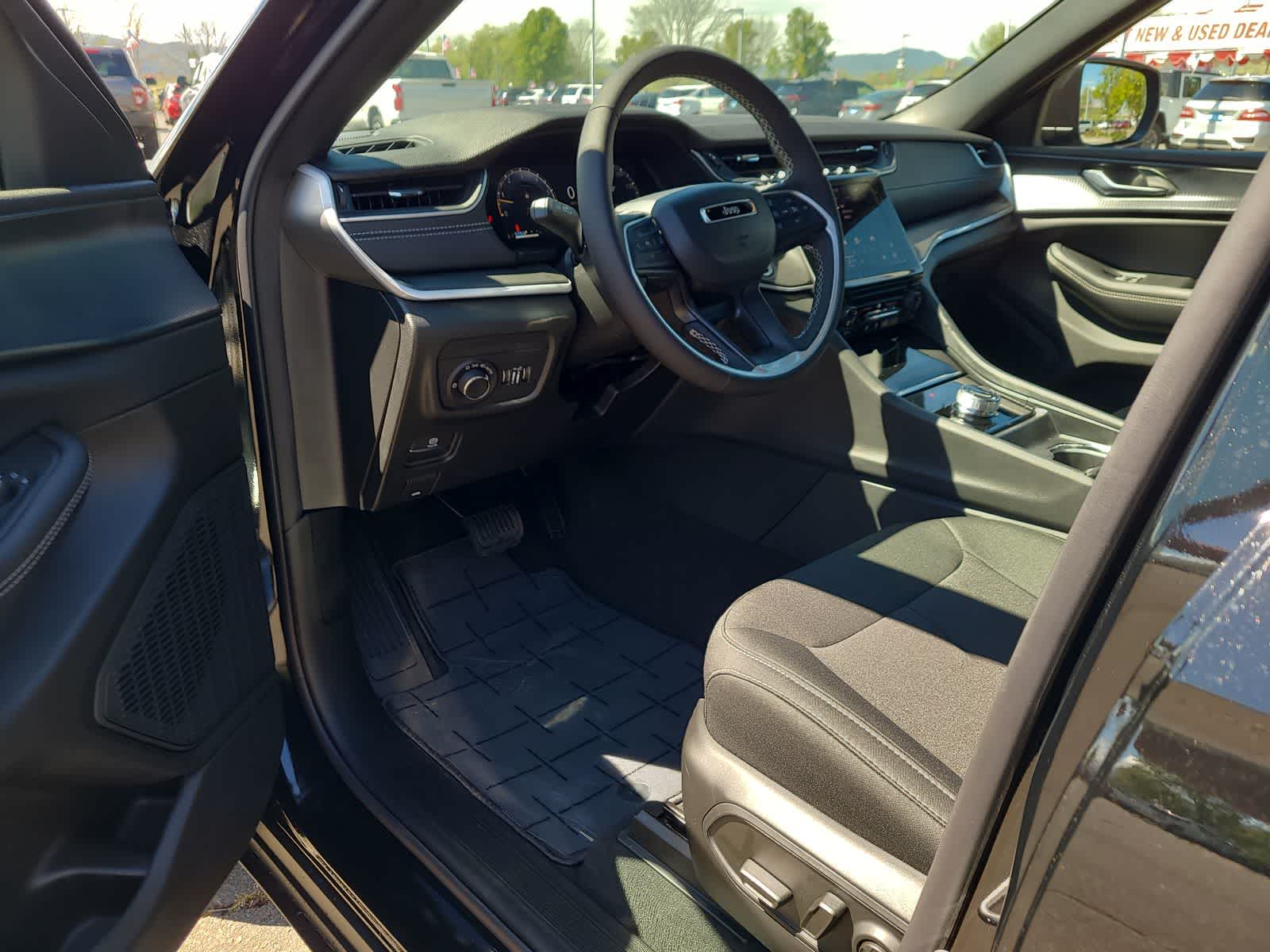 Thumbnail: 2026 Jeep Grand Cherokee - 10