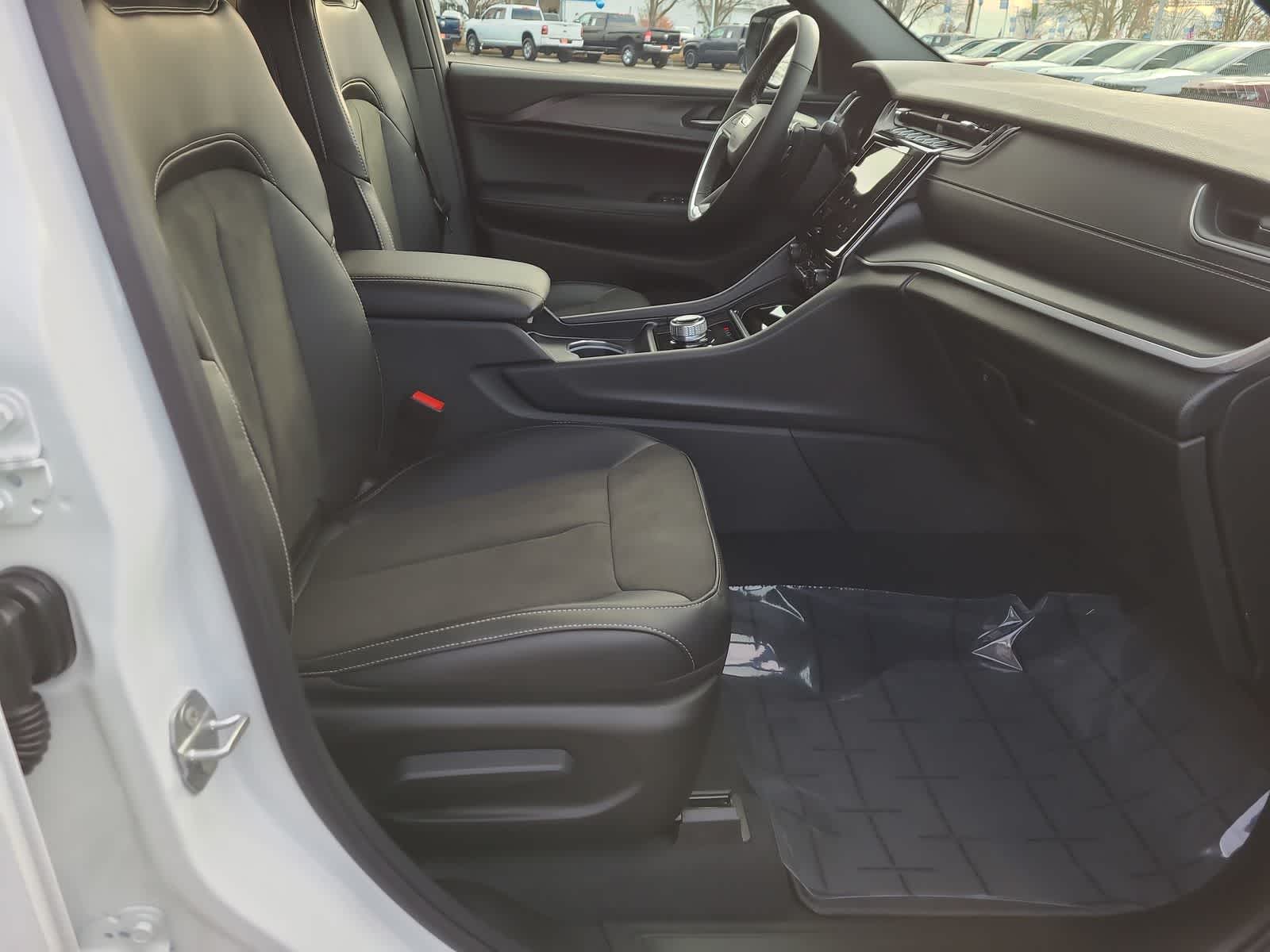 Thumbnail: 2025 Jeep Grand Cherokee - 22