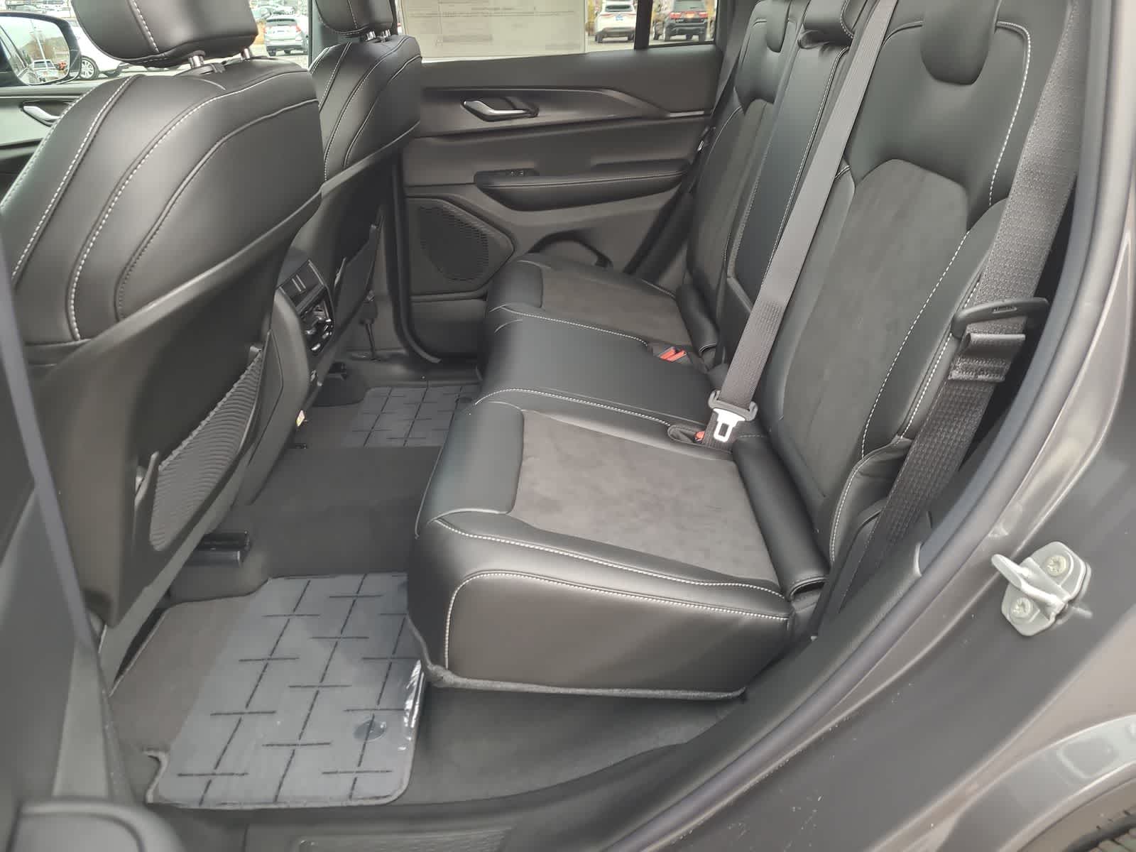 Thumbnail: 2025 Jeep Grand Cherokee - 21