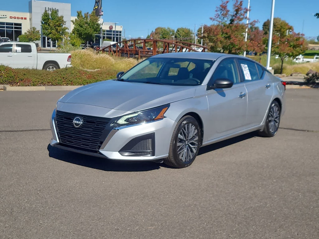 Used 2024 Nissan Altima 2.5 SV Sedan