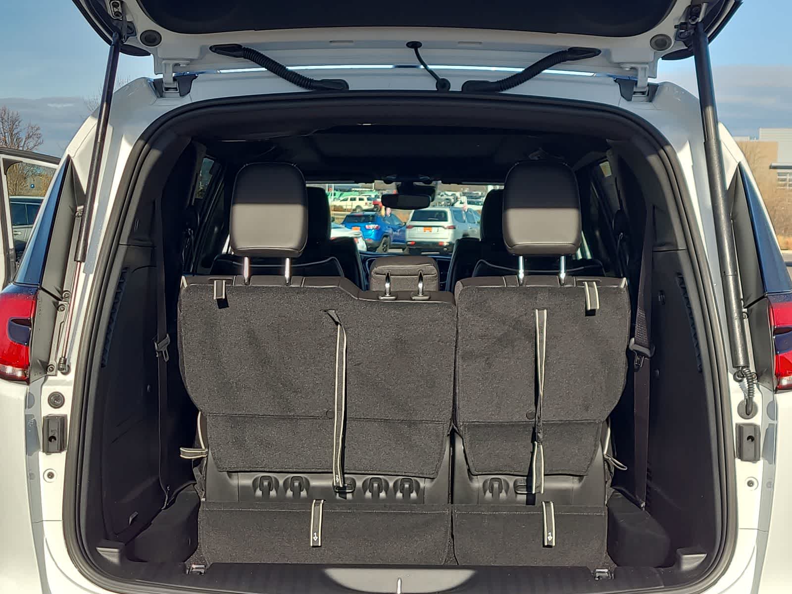 Thumbnail: 2026 Chrysler Pacifica - 27