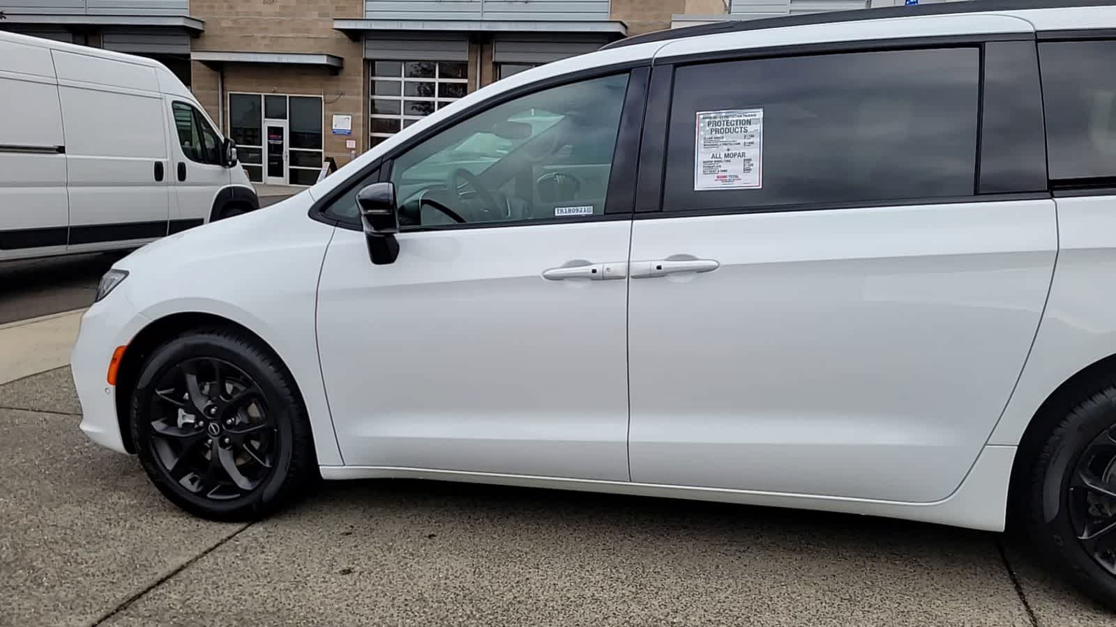 Thumbnail: 2026 Chrysler Pacifica - 5