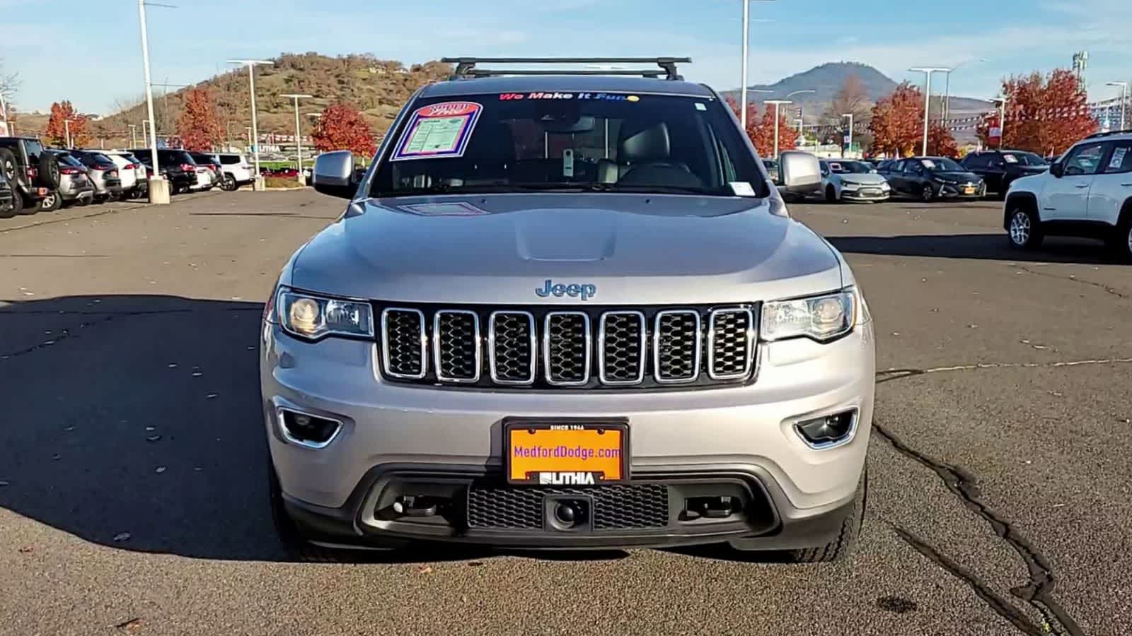 2020 Jeep Grand Cherokee Laredo photo 2