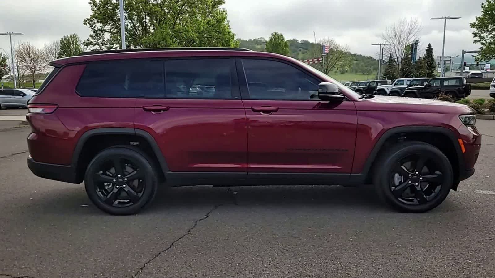 Thumbnail: 2023 Jeep Grand Cherokee - 9