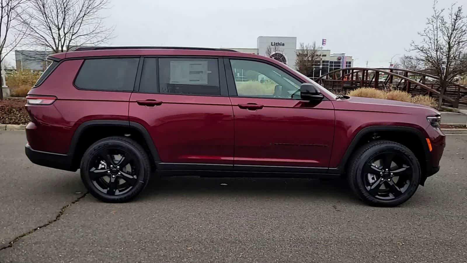 Thumbnail: 2025 Jeep Grand Cherokee - 9