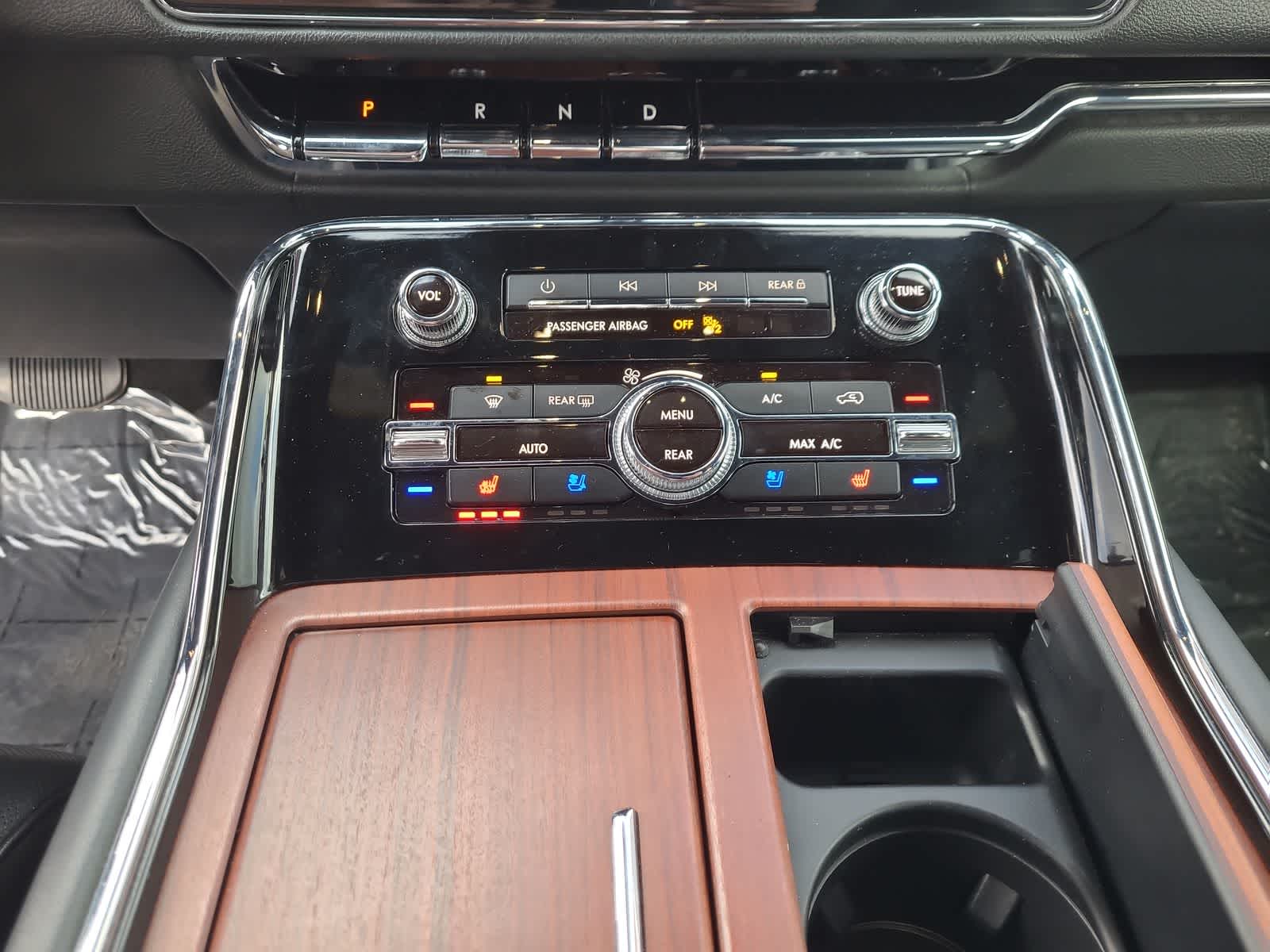 Thumbnail: 2023 Lincoln Navigator - 25