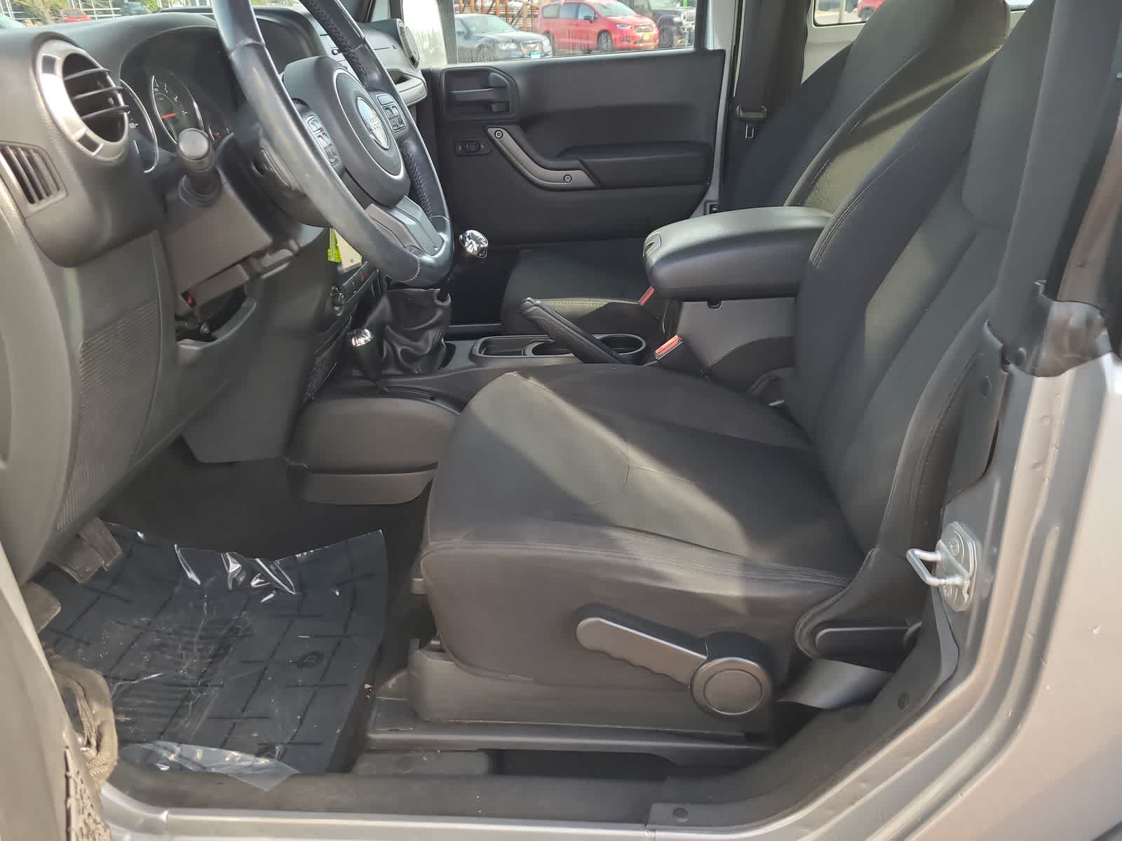 Thumbnail: 2015 Jeep Wrangler - 19