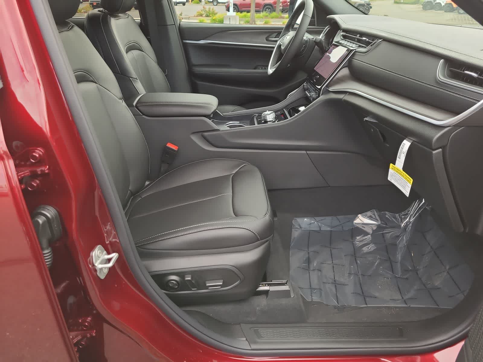 Thumbnail: 2025 Jeep Grand Cherokee - 22