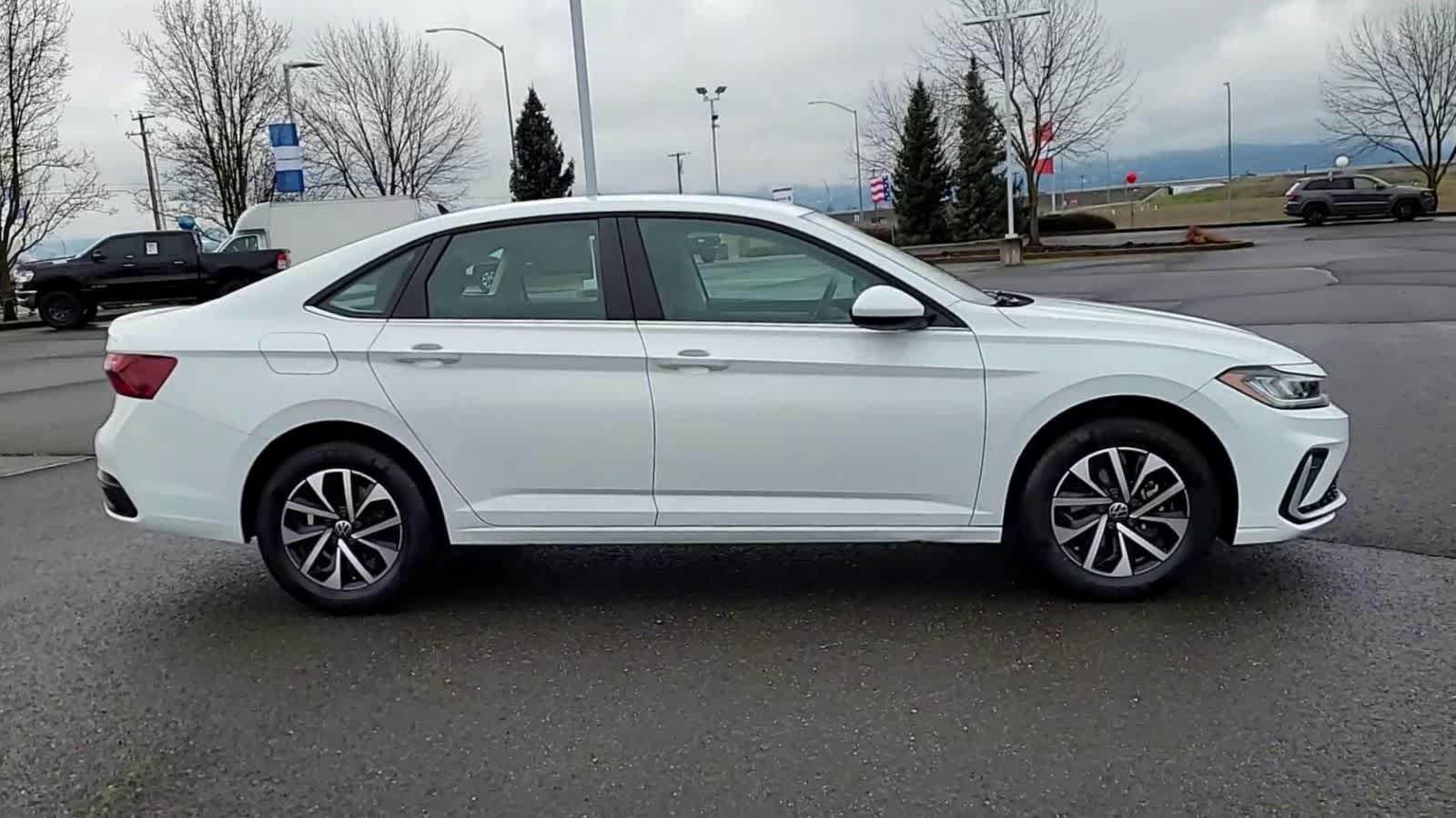 Thumbnail: 2025 Volkswagen Jetta - 9