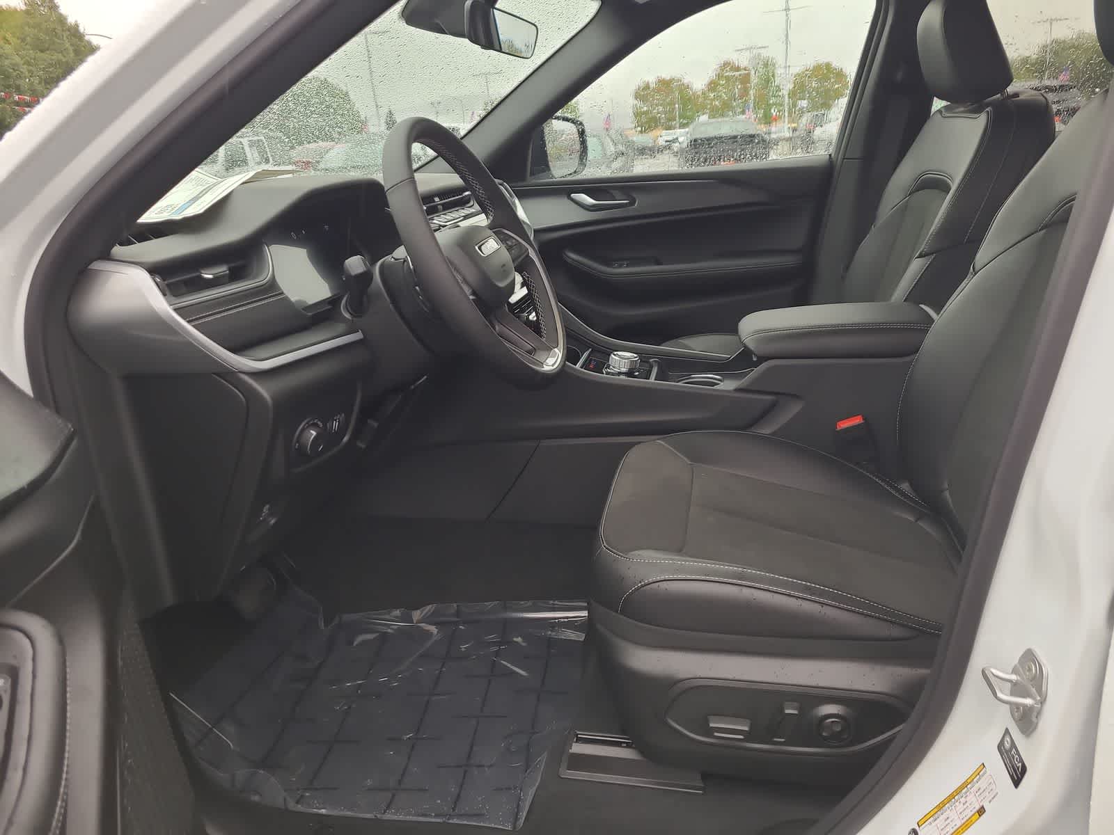 Thumbnail: 2025 Jeep Grand Cherokee - 19