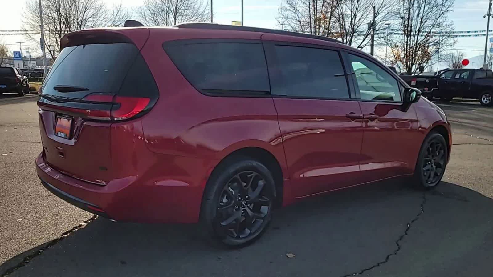 Thumbnail: 2026 Chrysler Pacifica - 8