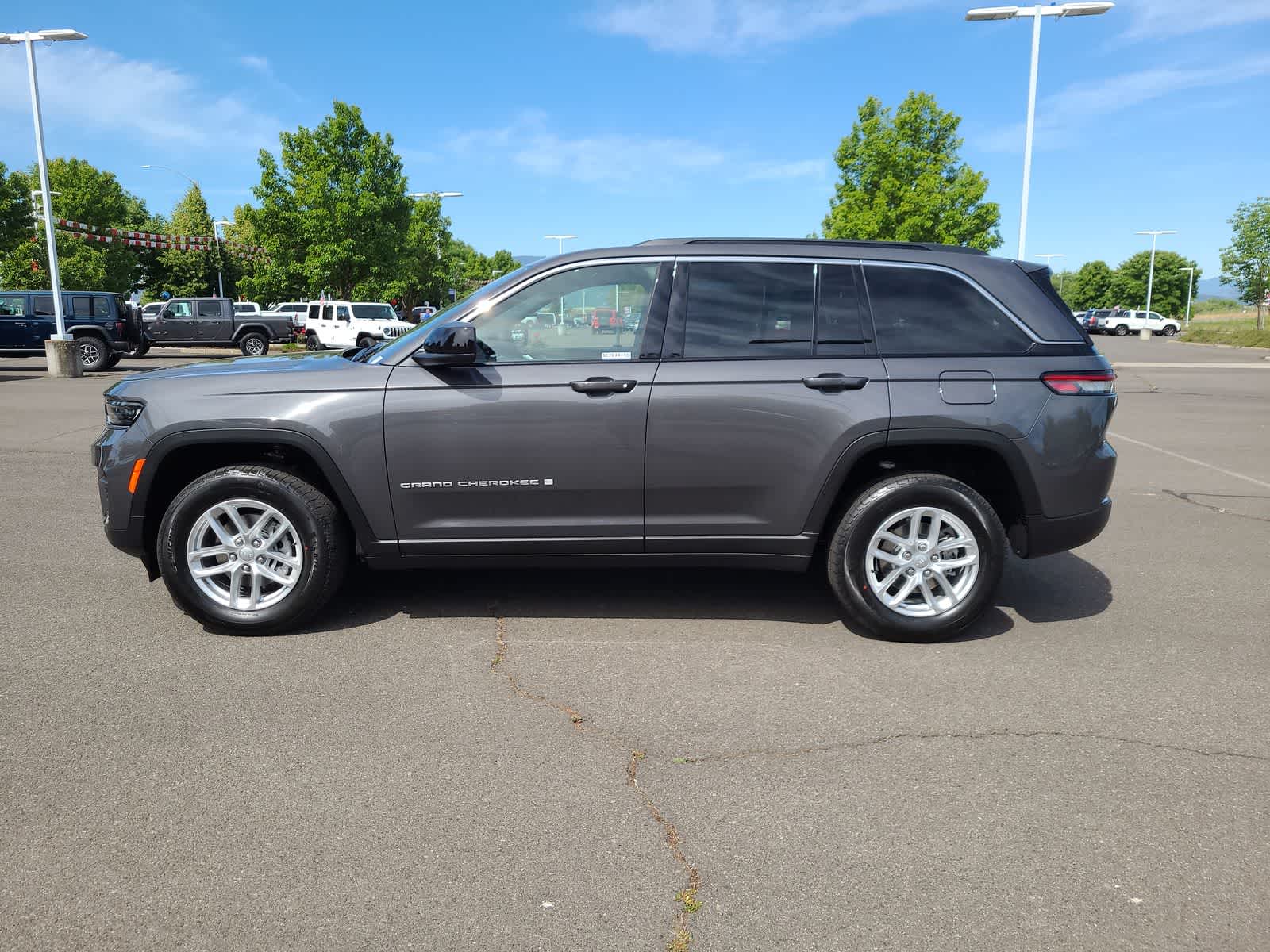 Thumbnail: 2025 Jeep Grand Cherokee - 11
