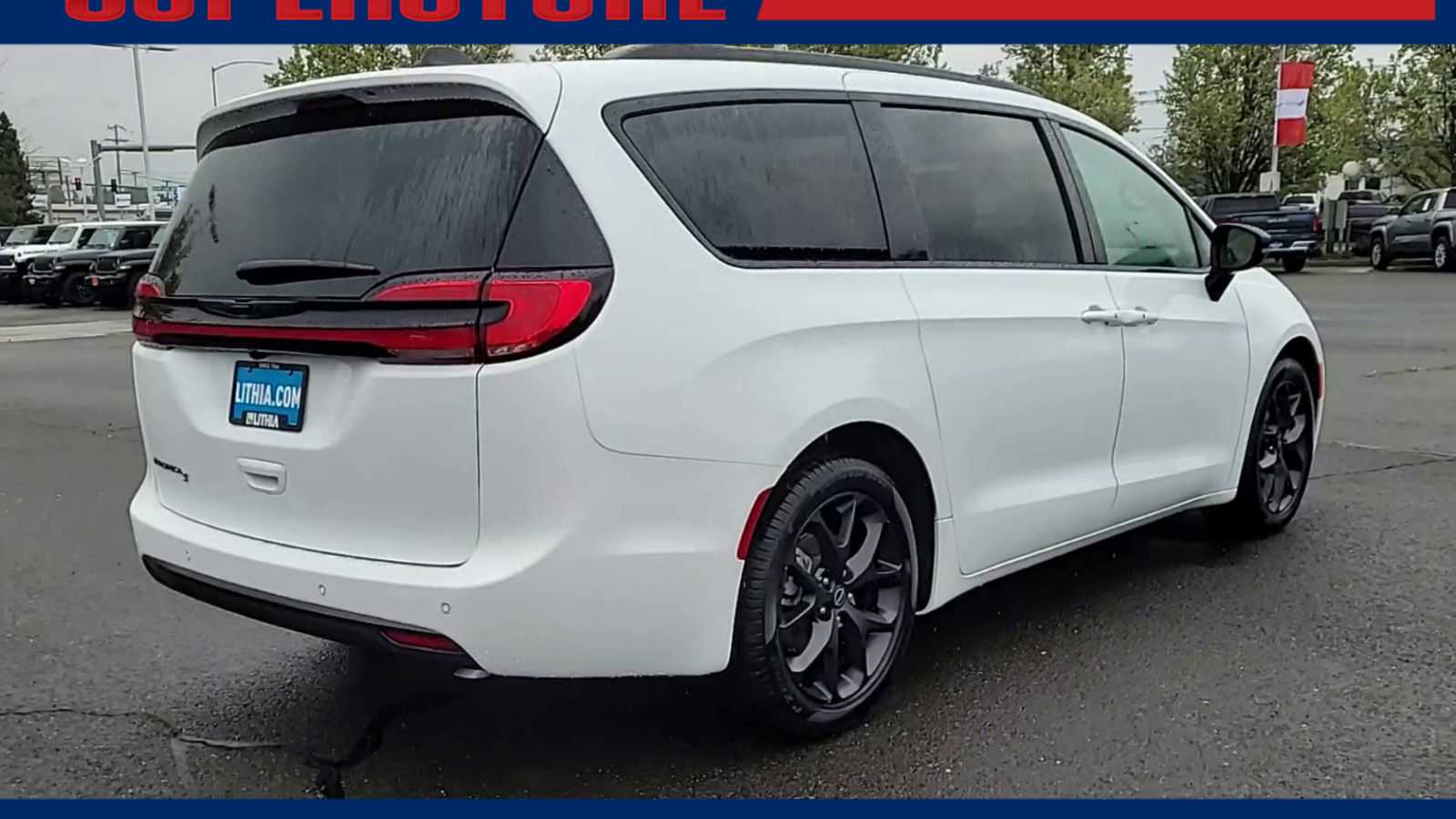 Thumbnail: 2026 Chrysler Pacifica - 8