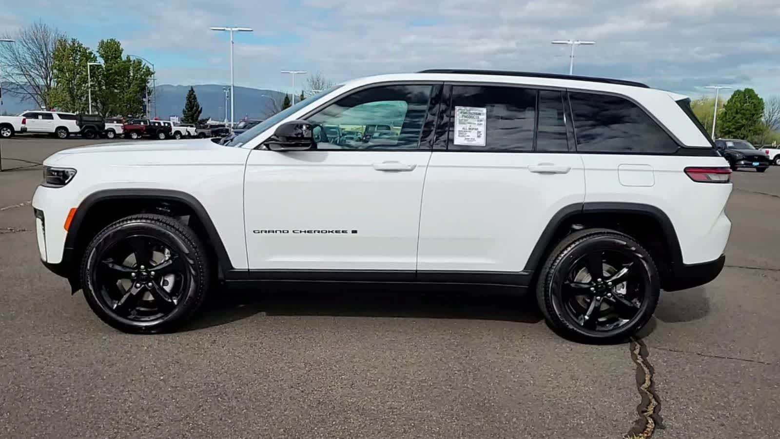 Thumbnail: 2026 Jeep Grand Cherokee - 5