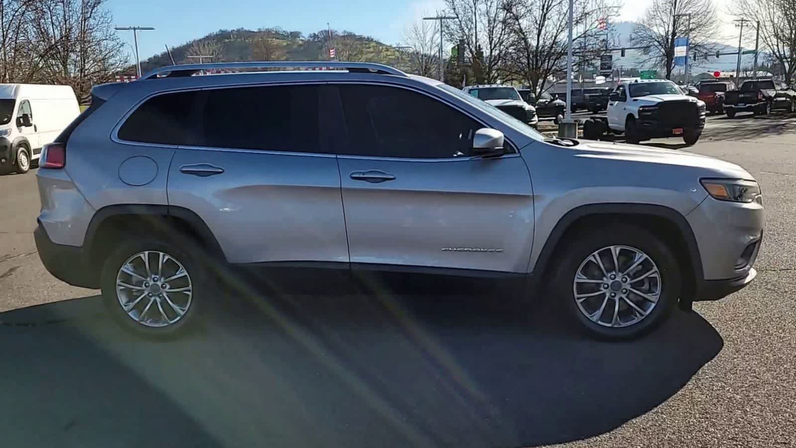 Thumbnail: 2021 Jeep Cherokee - 9