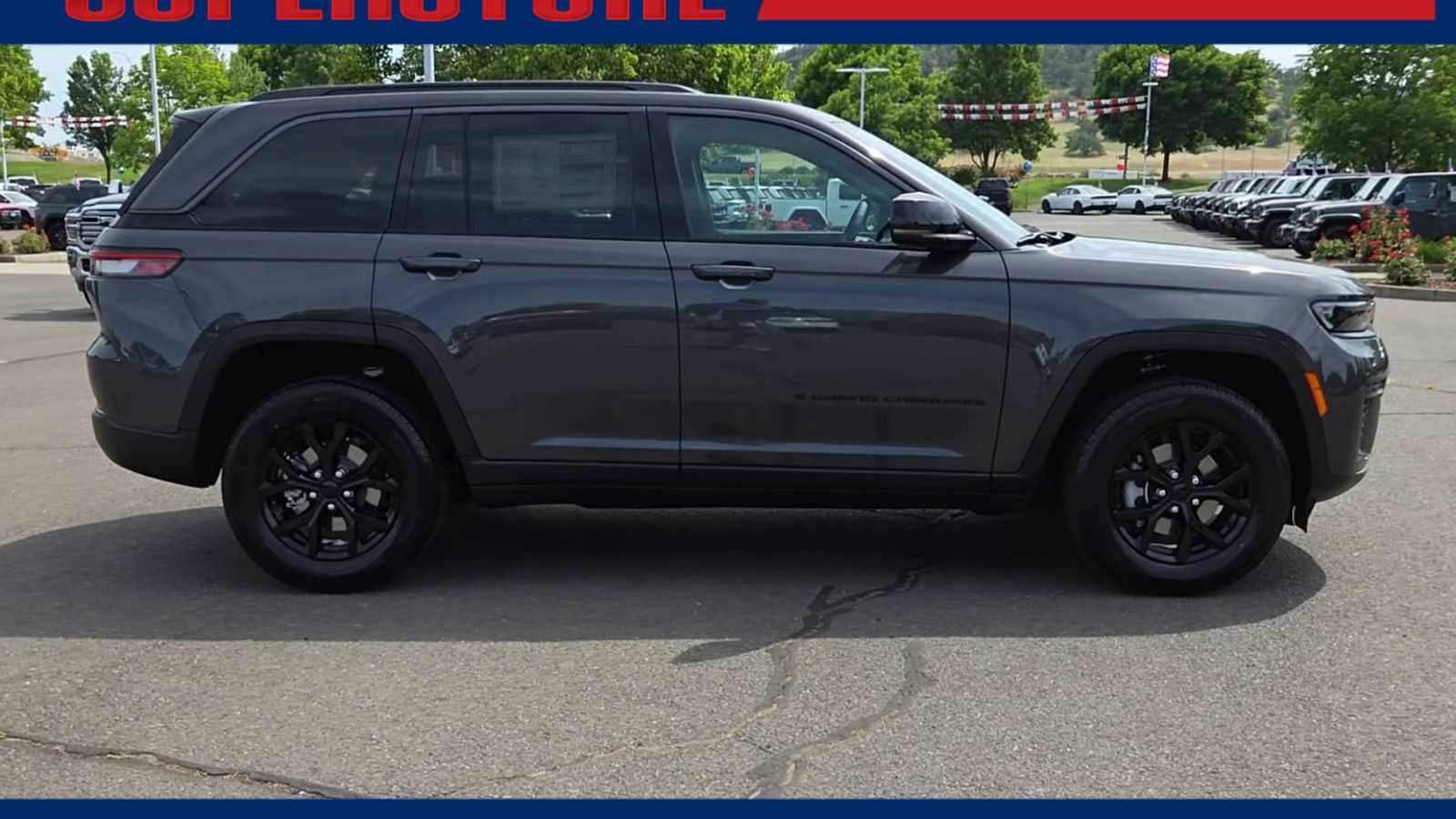 Thumbnail: 2026 Jeep Grand Cherokee - 9