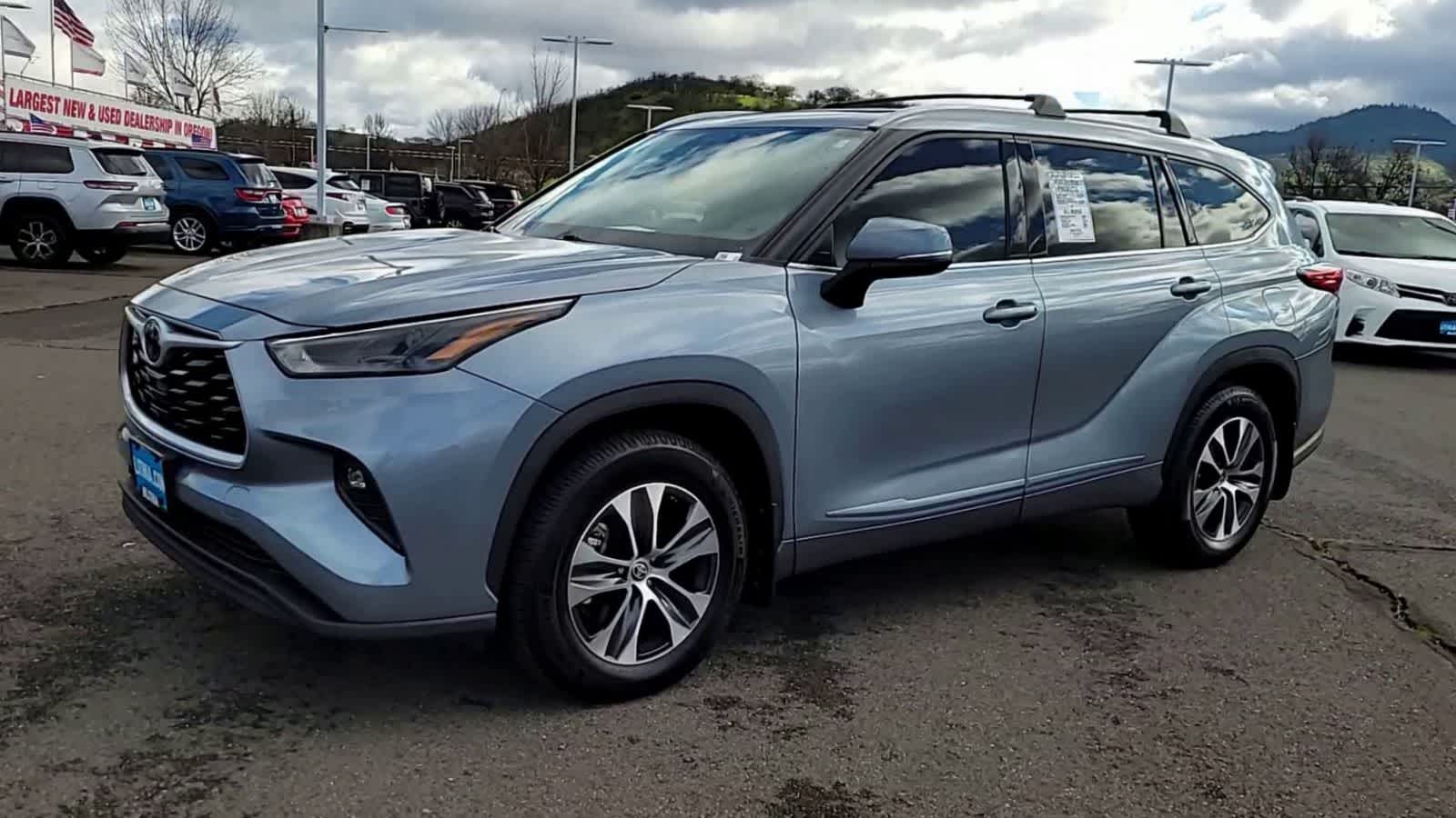 Thumbnail: 2022 Toyota Highlander - 4