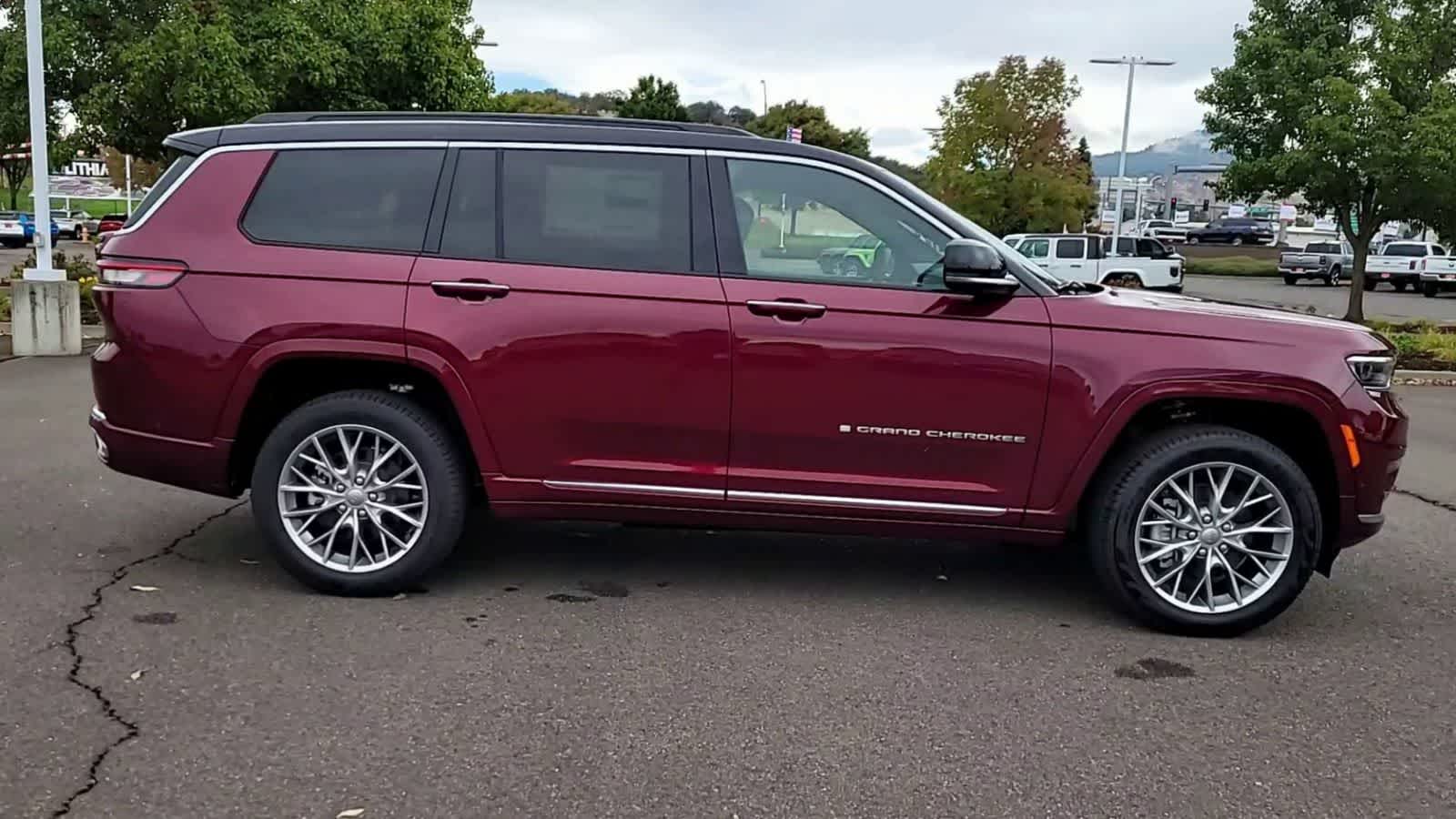 Thumbnail: 2025 Jeep Grand Cherokee - 9