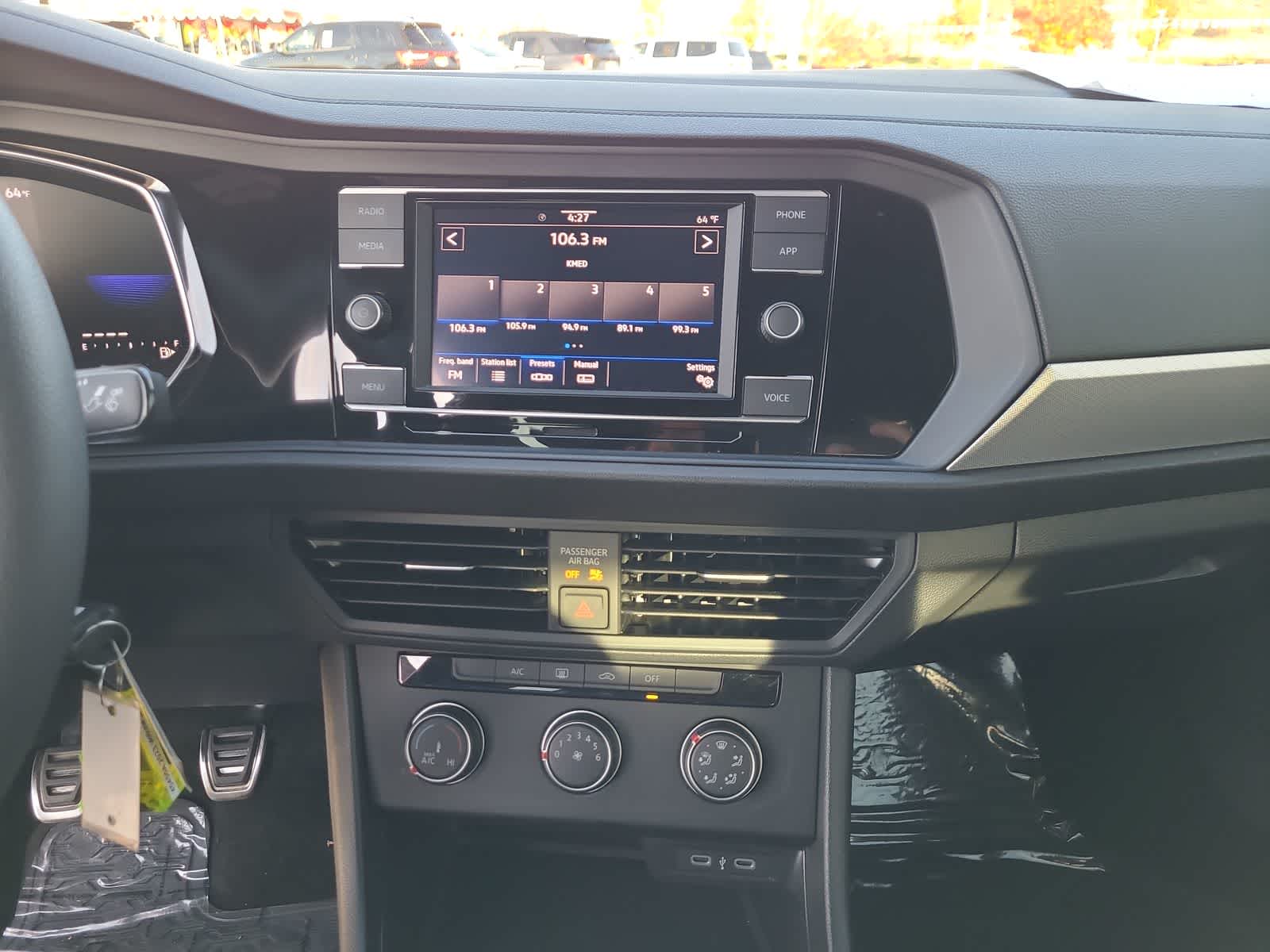 Thumbnail: 2023 Volkswagen Jetta - 24