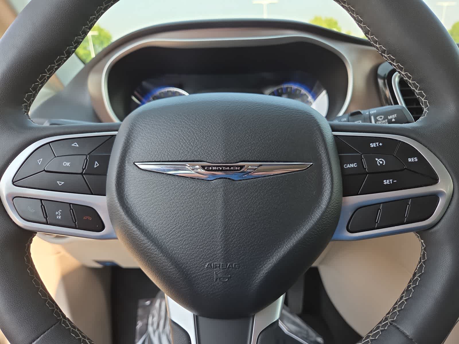 2023 Chrysler Voyager LX - Photo 21