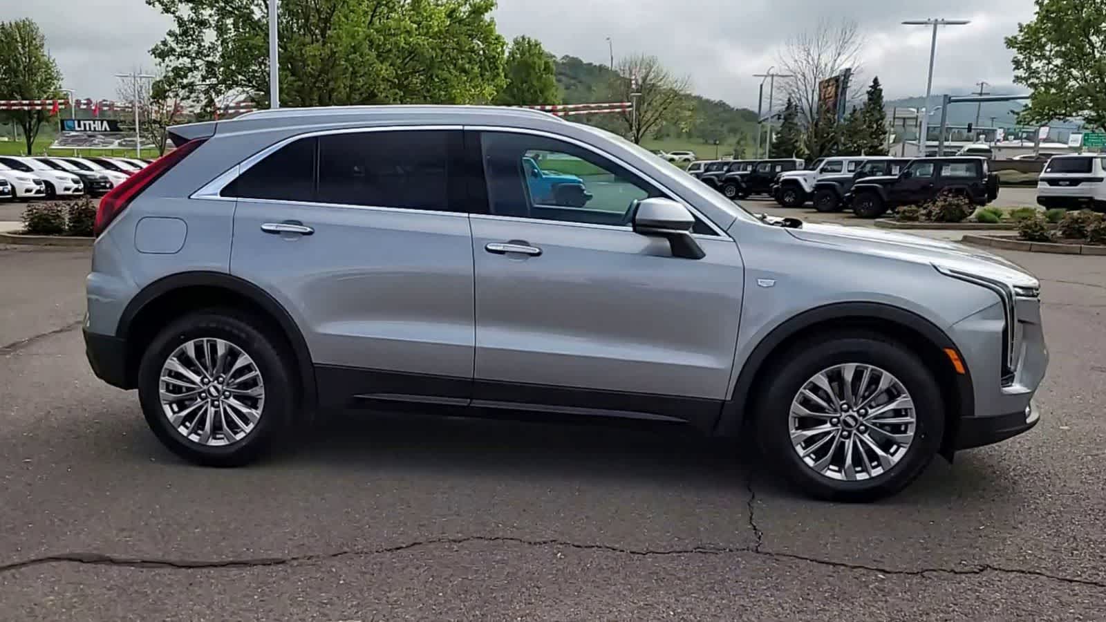 Thumbnail: 2024 Cadillac XT4 - 9