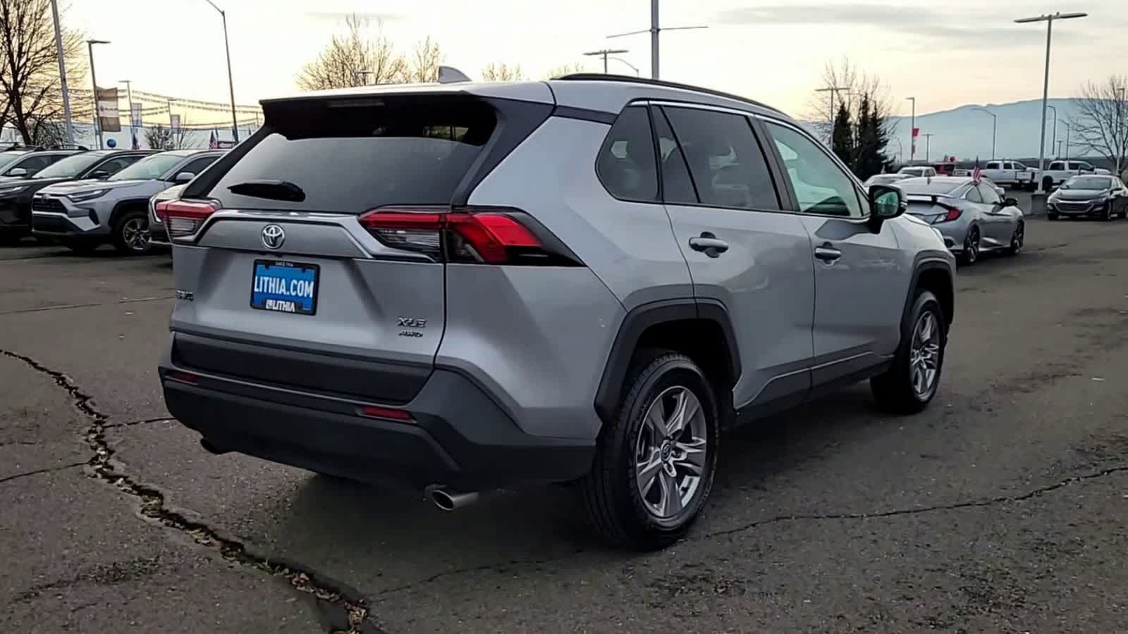 Thumbnail: 2024 Toyota RAV4 - 8