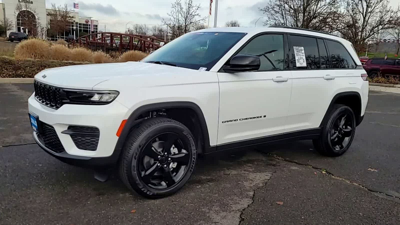 Thumbnail: 2025 Jeep Grand Cherokee - 4