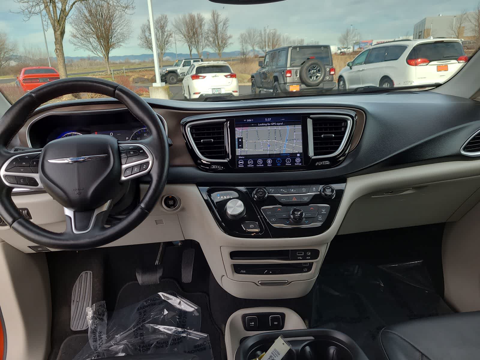 Thumbnail: 2018 Chrysler Pacifica - 18