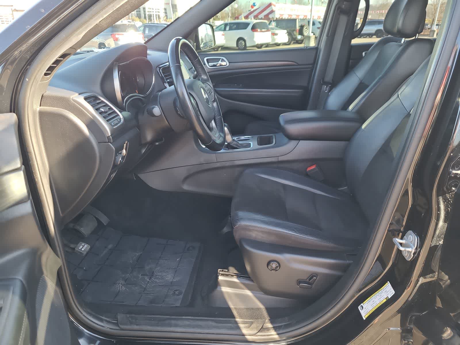 Thumbnail: 2020 Jeep Grand Cherokee - 19