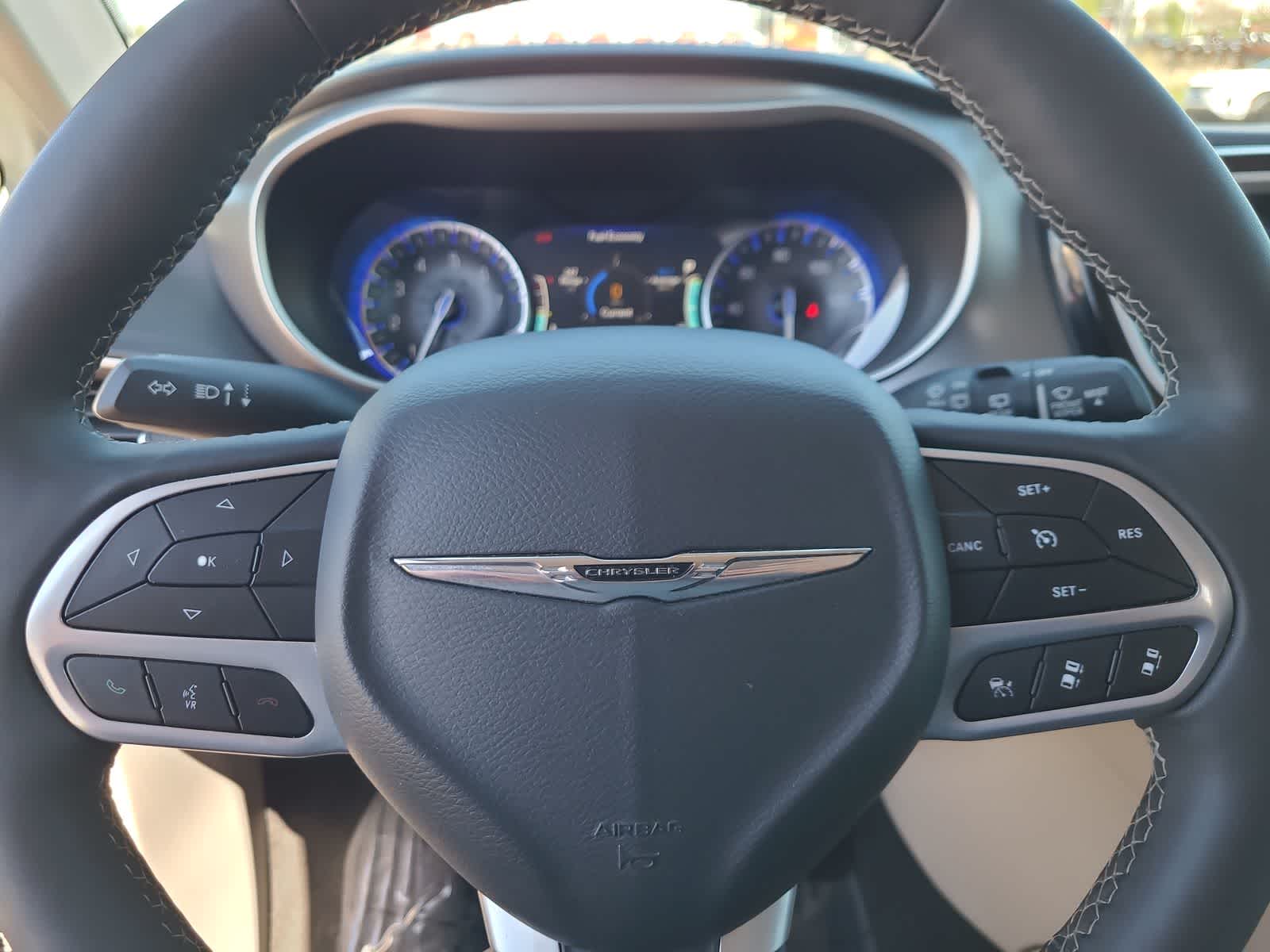 Thumbnail: 2023 Chrysler Pacifica - 23