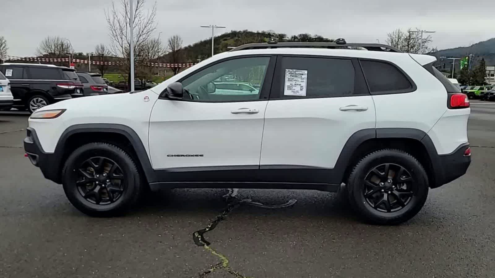 Thumbnail: 2016 Jeep Cherokee - 5