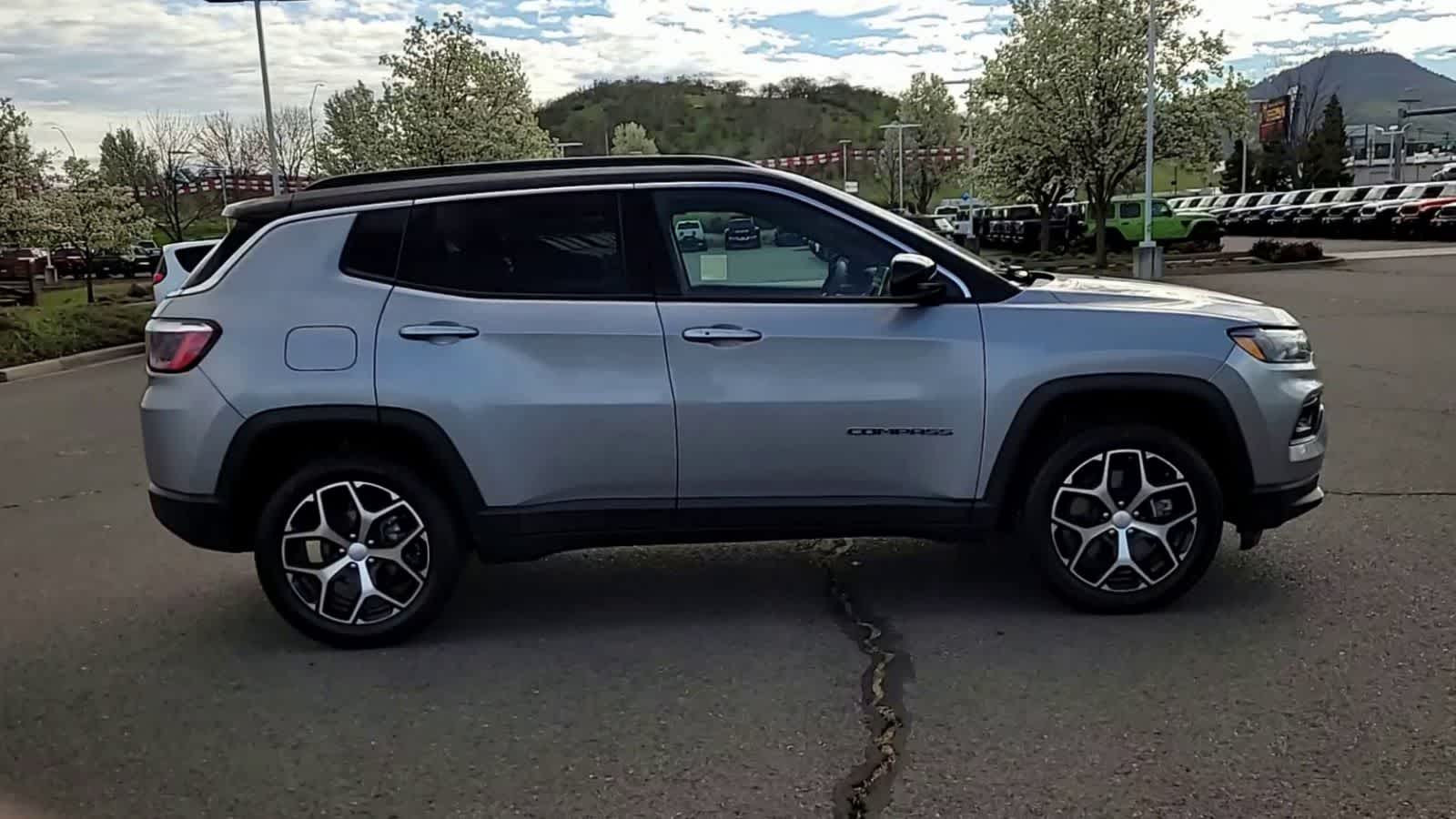 Thumbnail: 2024 Jeep Compass - 9