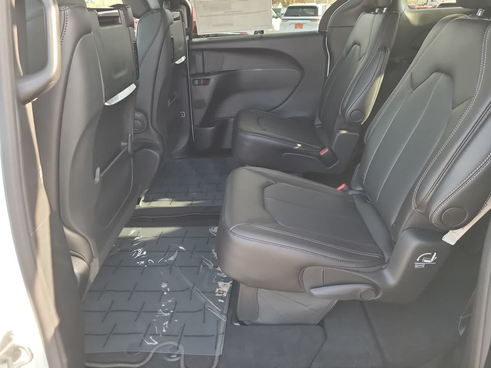 Thumbnail: 2026 Chrysler Pacifica - 21