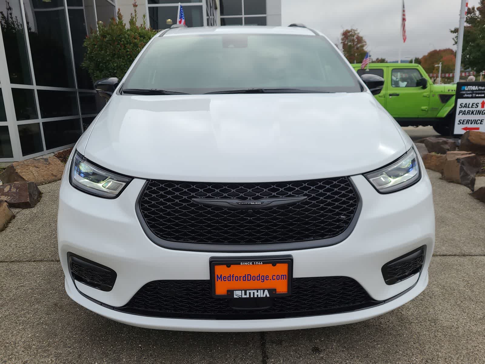 Thumbnail: 2026 Chrysler Pacifica - 14