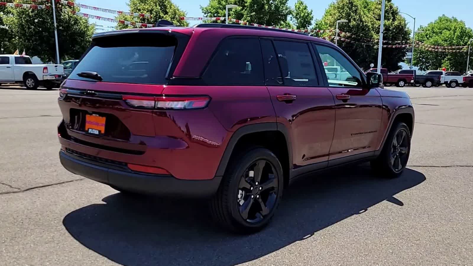 Thumbnail: 2025 Jeep Grand Cherokee - 8