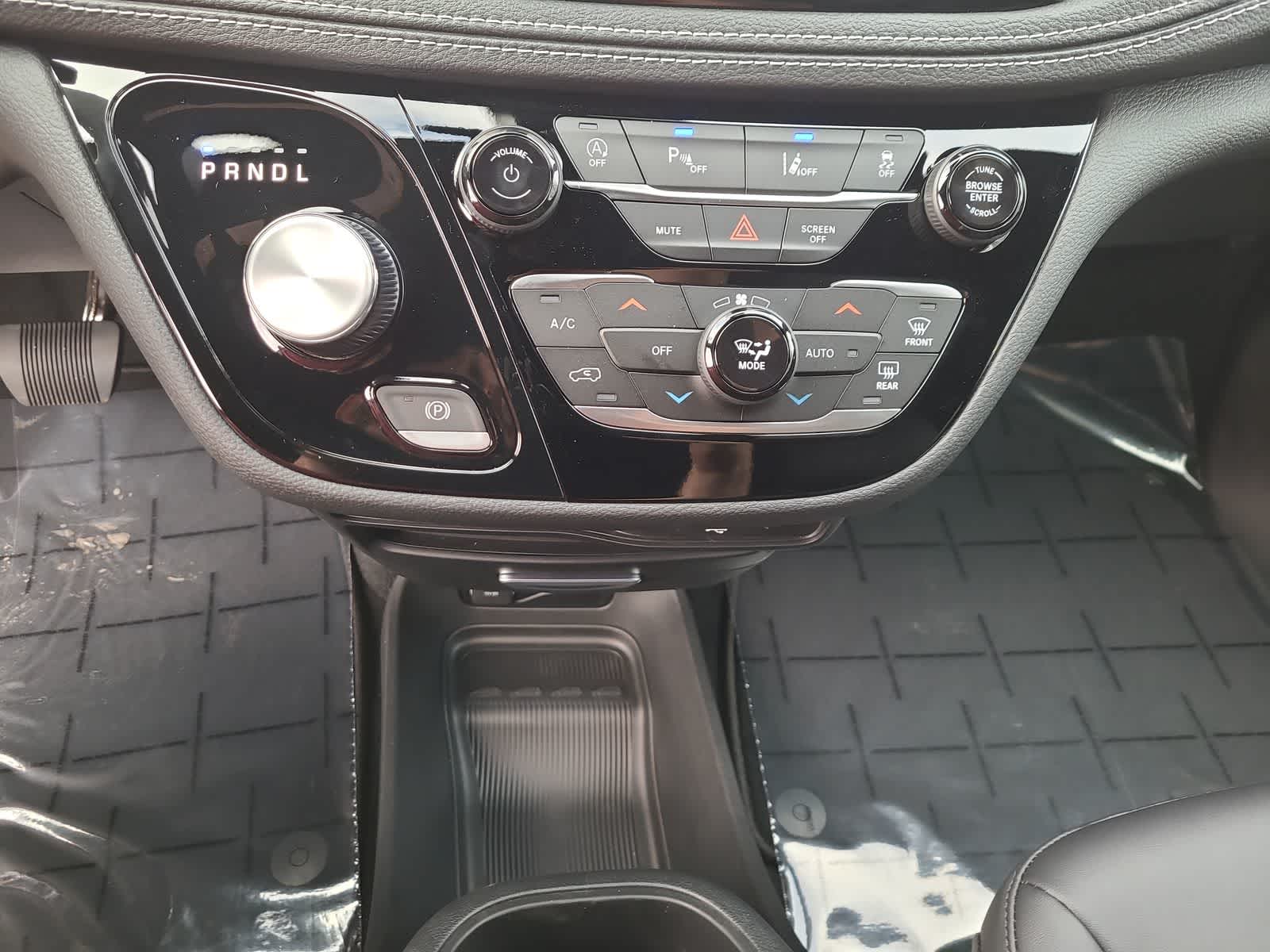 Thumbnail: 2026 Chrysler Pacifica - 25