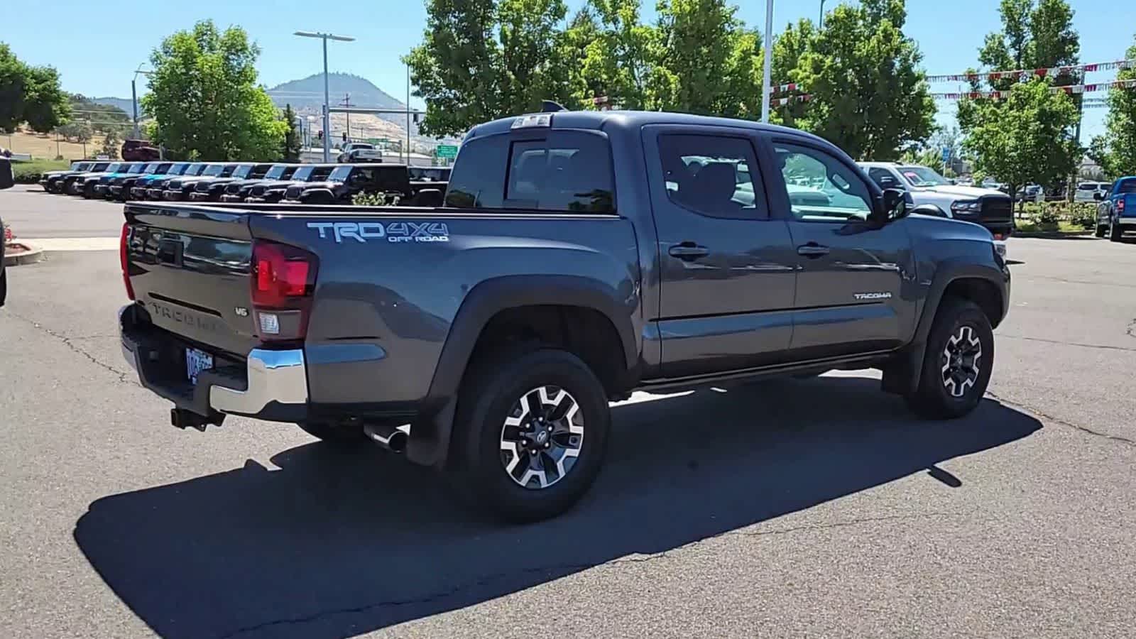 Thumbnail: 2018 Toyota Tacoma - 8