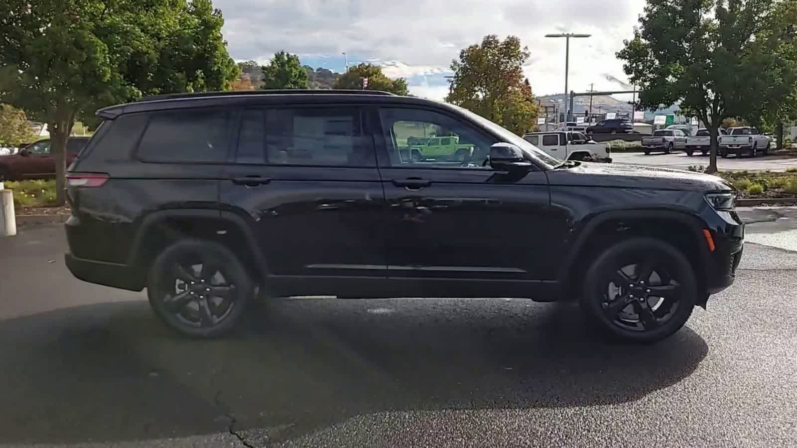 Thumbnail: 2025 Jeep Grand Cherokee - 9