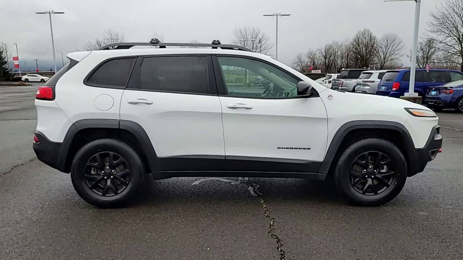 Thumbnail: 2016 Jeep Cherokee - 9