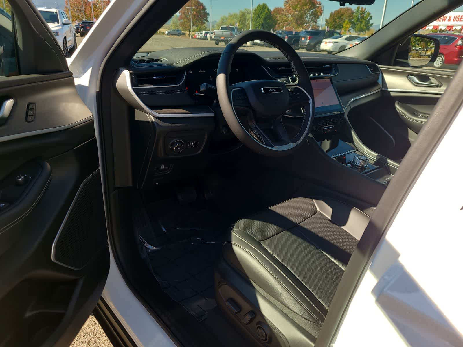 Thumbnail: 2025 Jeep Grand Cherokee - 10