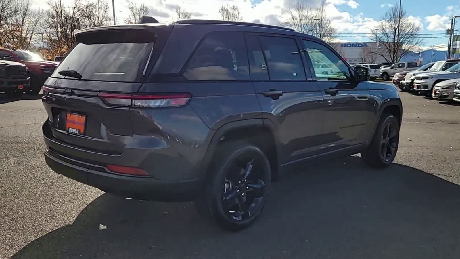 Thumbnail: 2025 Jeep Grand Cherokee - 8