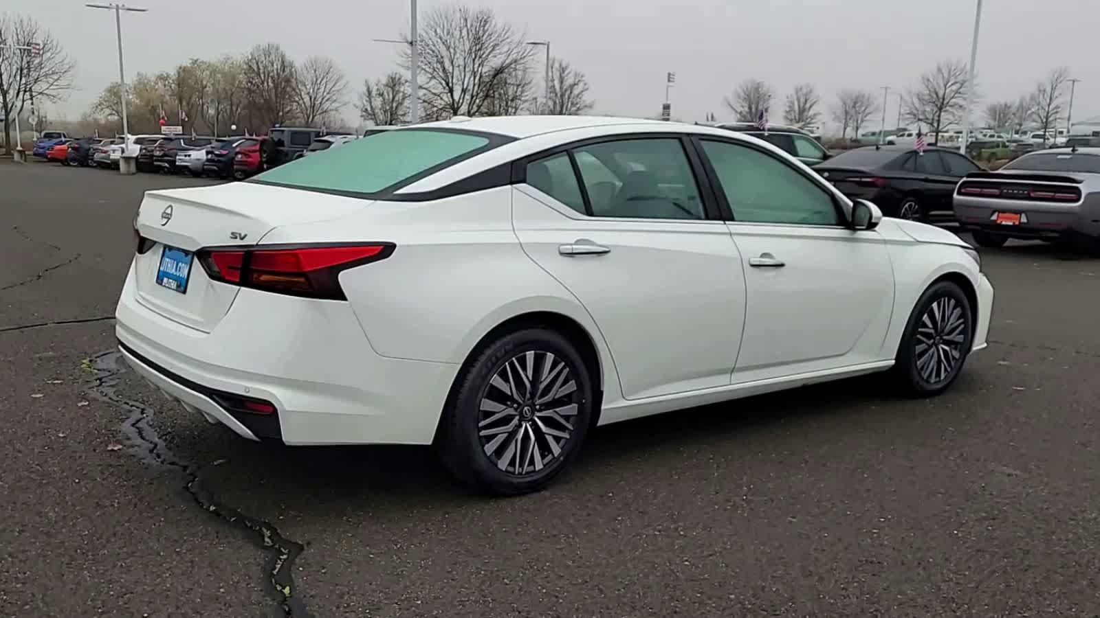 Thumbnail: 2023 Nissan Altima - 8