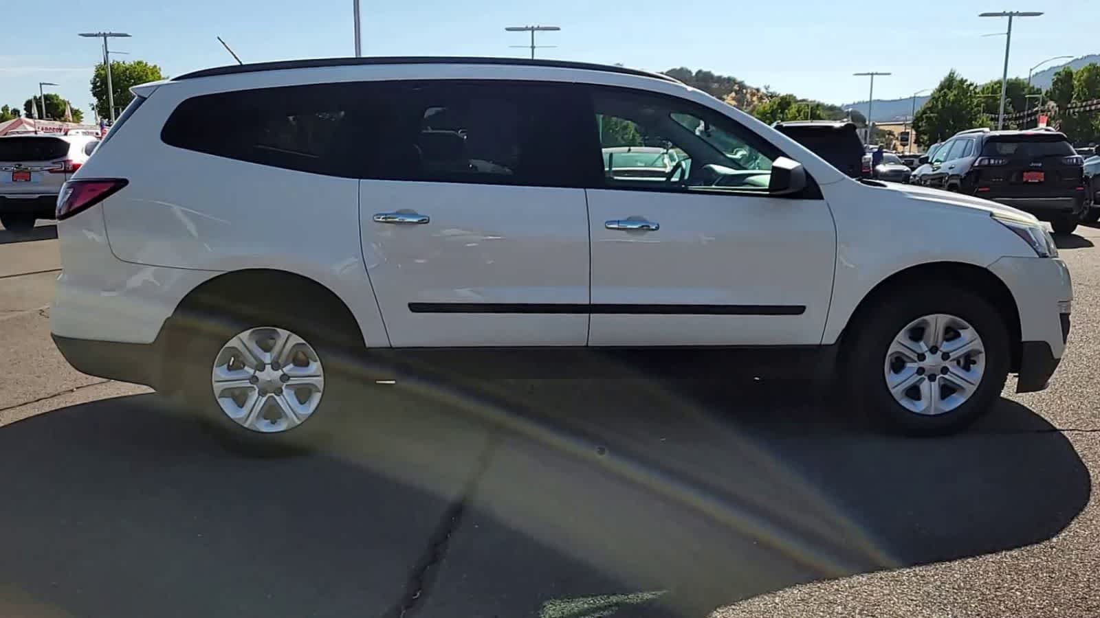 Thumbnail: 2015 Chevrolet Traverse - 9