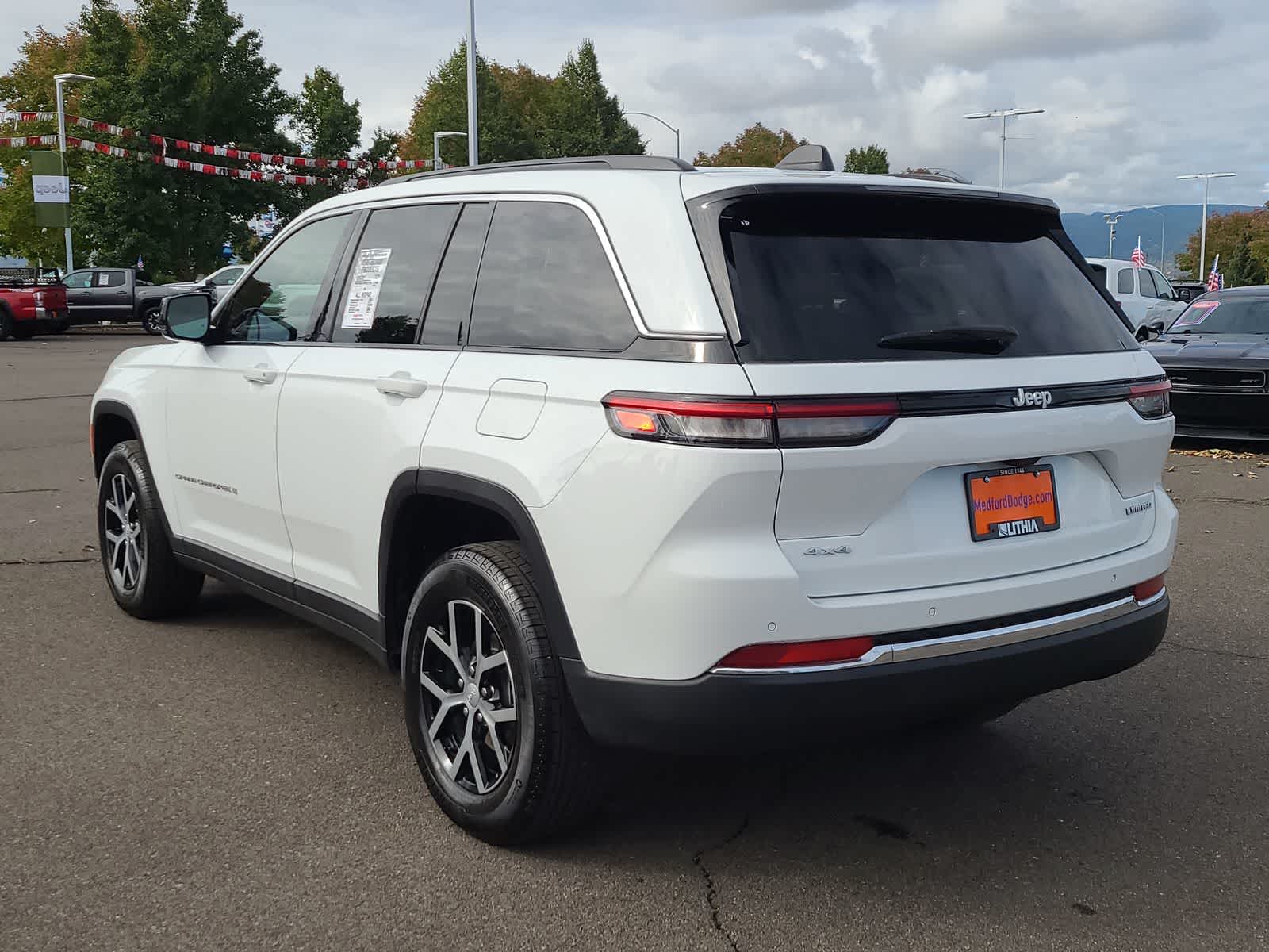 Thumbnail: 2024 Jeep Grand Cherokee - 12