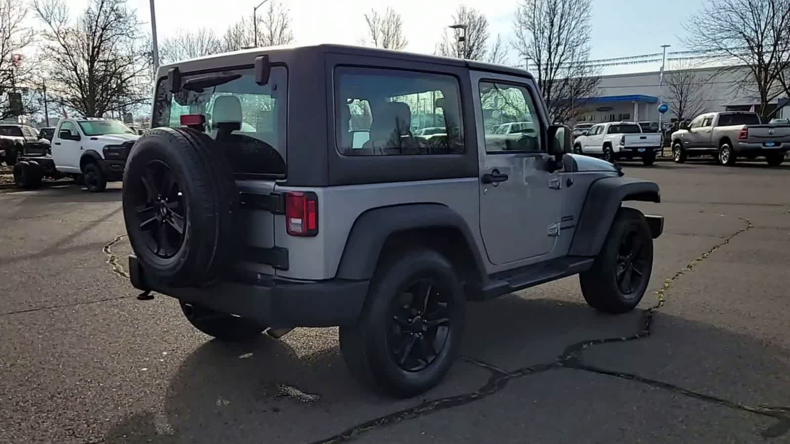 Thumbnail: 2015 Jeep Wrangler - 8