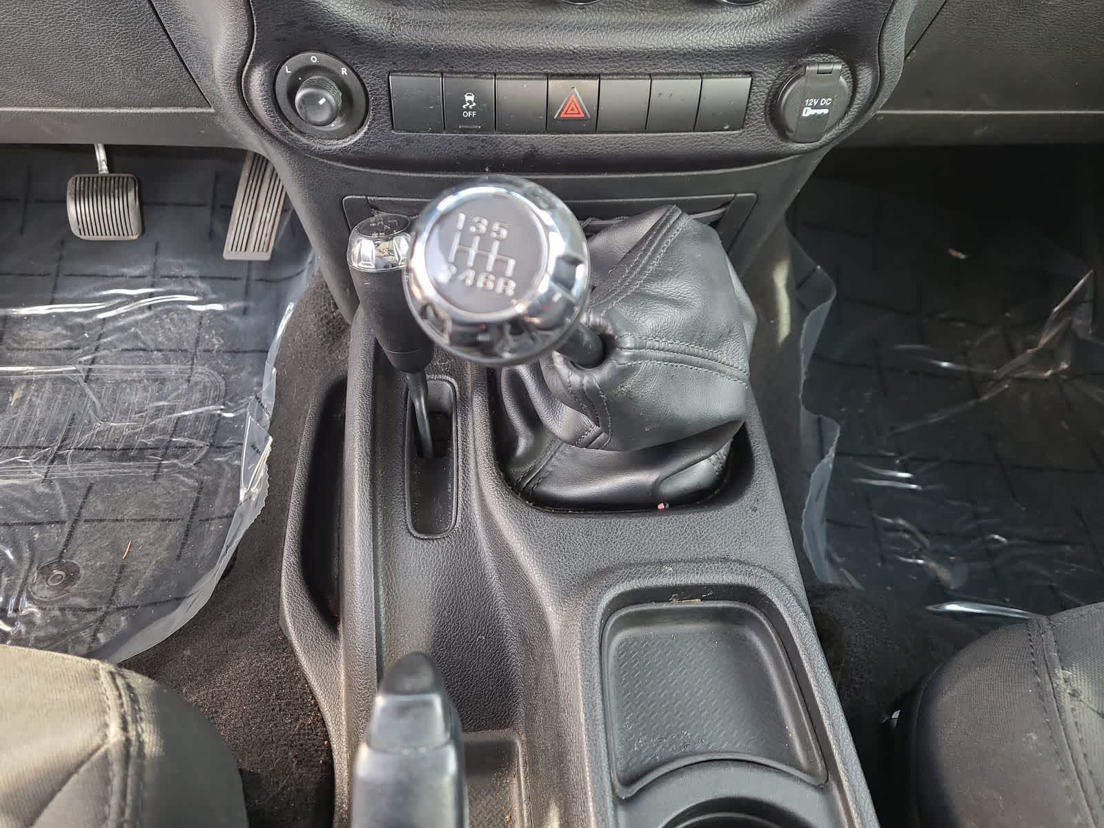 Thumbnail: 2015 Jeep Wrangler - 25