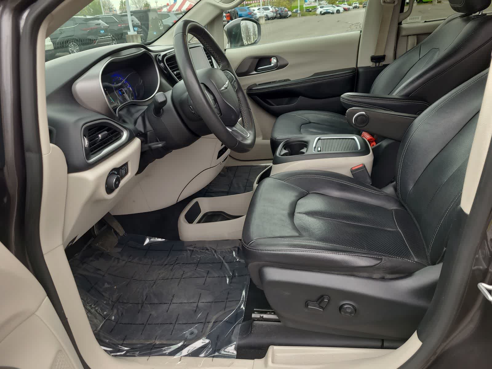 Thumbnail: 2022 Chrysler Pacifica - 19