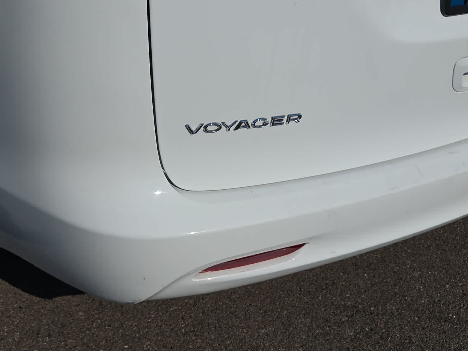 2023 Chrysler Voyager LX - Photo 13