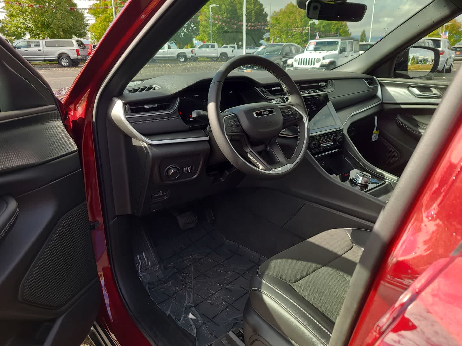 Thumbnail: 2025 Jeep Grand Cherokee - 10