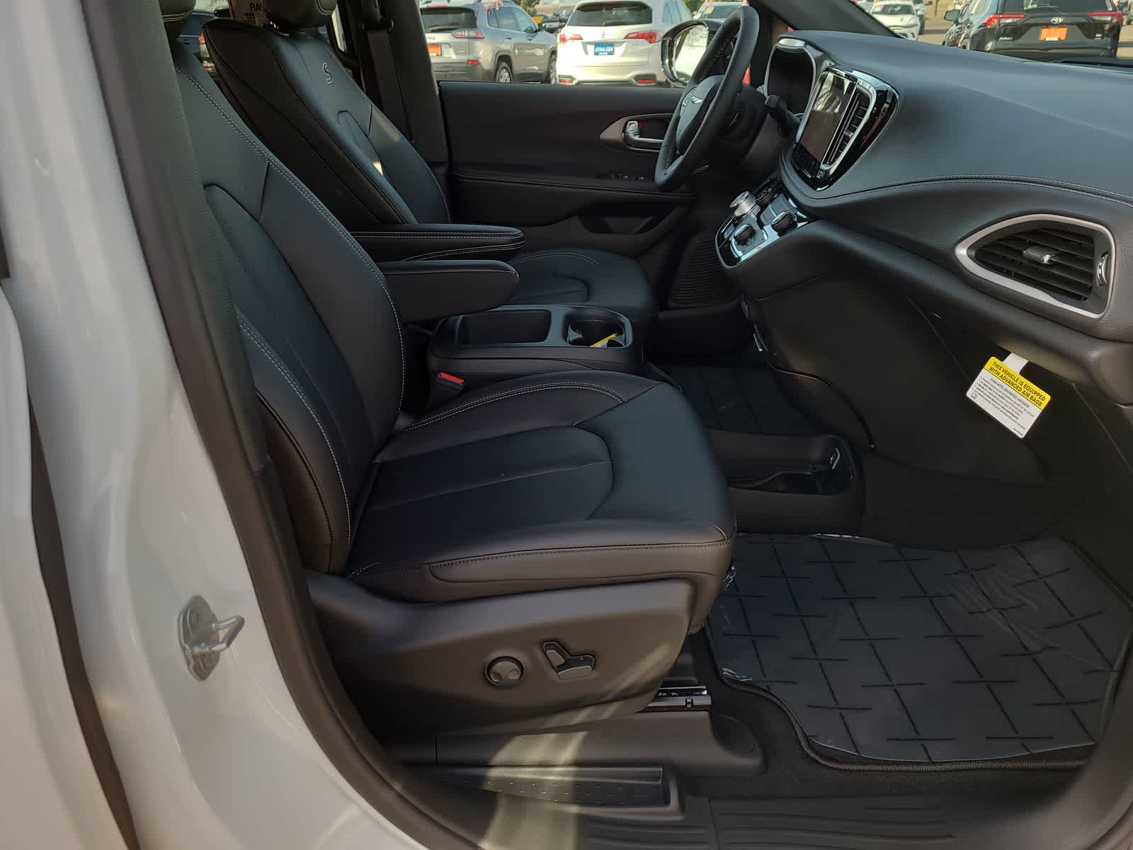 Thumbnail: 2026 Chrysler Pacifica - 22